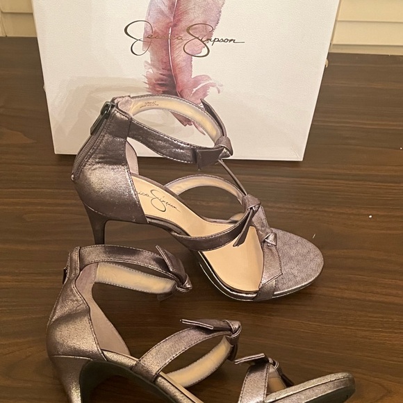 Jessica Simpson gray metal color, ankle strap, open toe heel size 10. - Picture 3 of 6